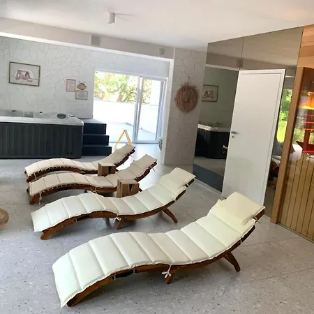 West Na Wydmach 아파트